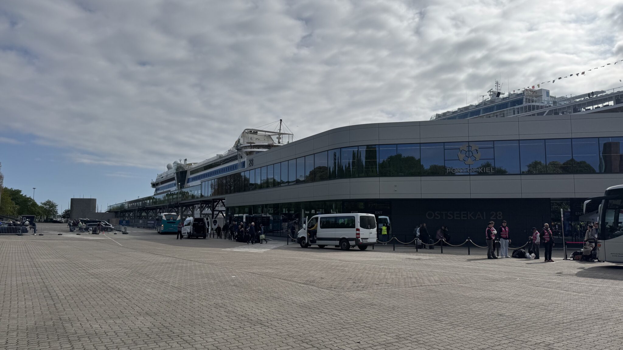Fahrzeit Parken Flughafen Kiel Zum Aida Schiff