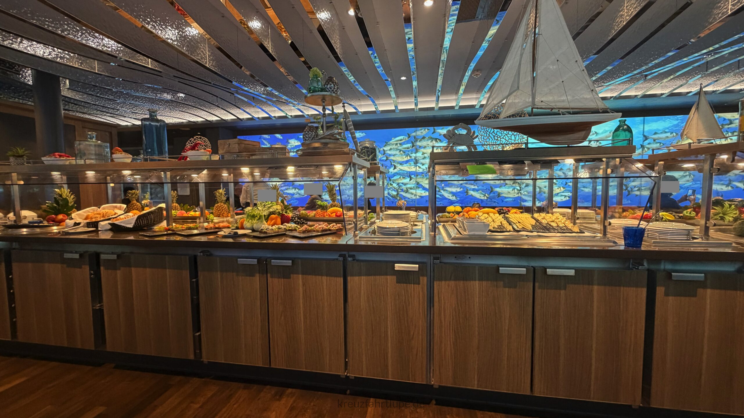 Ocean's Fischrestaurant auf AIDA - Mittagessen an einem Seetag mit aufgebautem Buffet